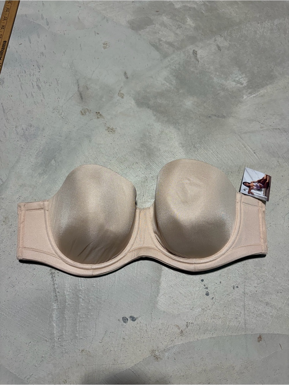Smart & sexy Strapless Nude Bra NWT 42C